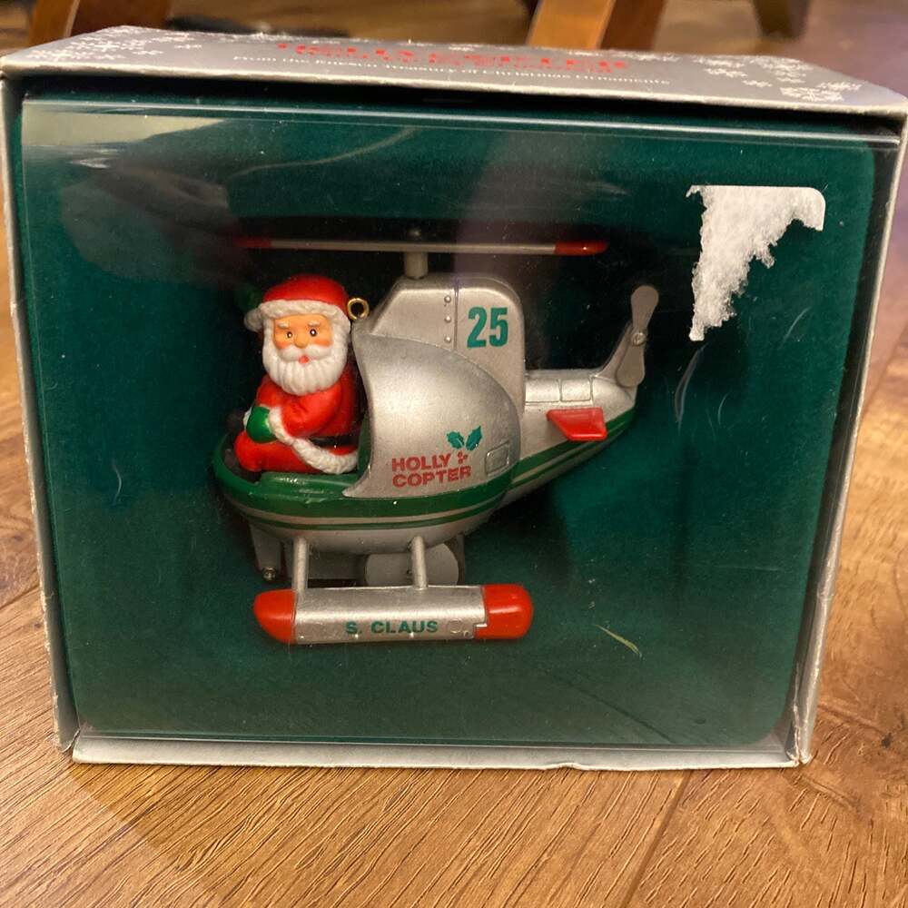 Enesco Treasury of Christmas Ornament HOLLY COPTER SANTA FLYING DEC 25 1986